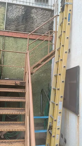 Escada de ferro ideal 2.80 altura 