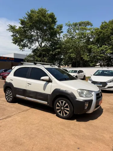 Toyota Etios Cross 1.5 Flex 16V 5P Mec. 2016