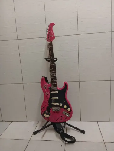 GUITARRA EM ÓTIMO ESTADO.      CONVERSA NO VALOR 