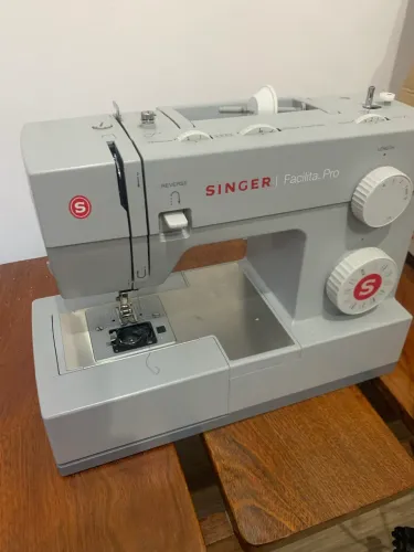 Maquina de Costura Singer