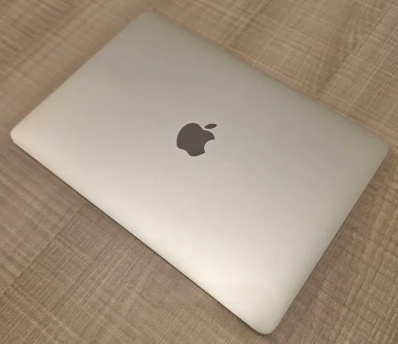Macbook A1534 dourado.