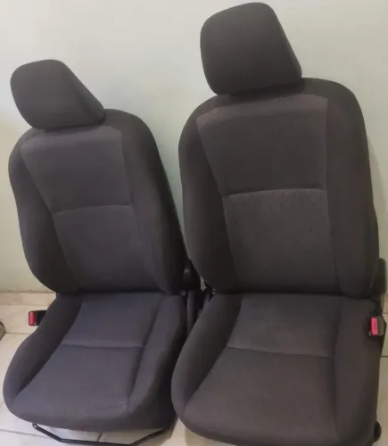 Bancos dianteiros Etios Hatch 2013