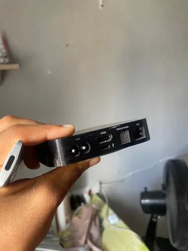 Apple Tv 2ª Geração preto com controle e cabo