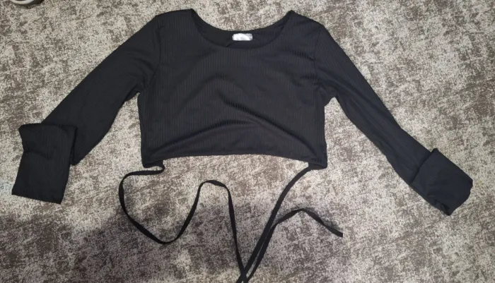 Blusa Cropped Preta Canelada - Tamanho M