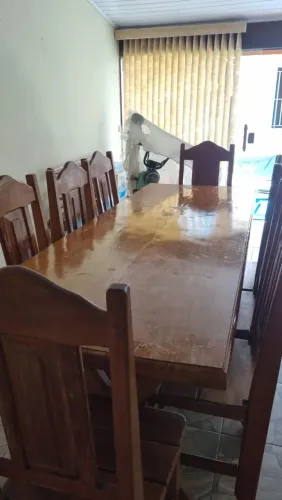 Mesa em madeira 8 cadeiras