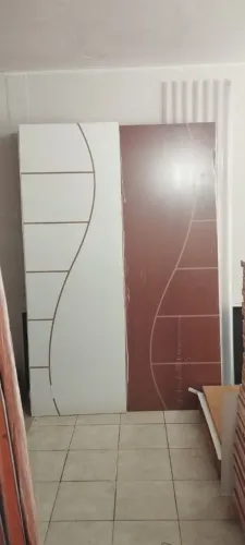 Porta oca Frisada Branca e Mogno 