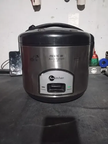 Panela Elétrica inox 10 Xícaras