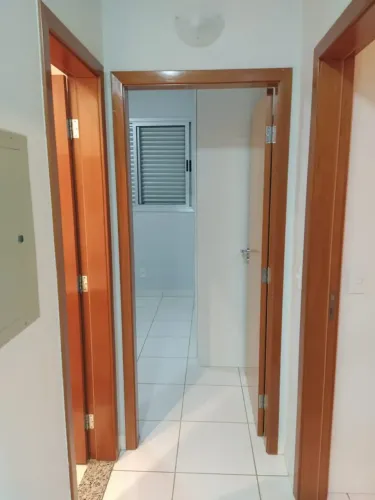 Alugo apartamento dois quartos sendo um suíte e duas vagas de garagem - Ed.Pantanal 01 - C