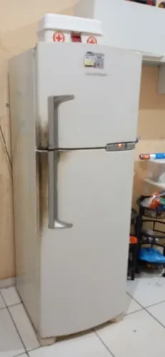 Vende-se essa geladeira