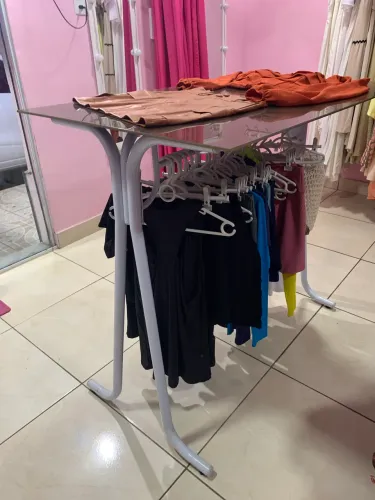 Mesa expositora para loja
