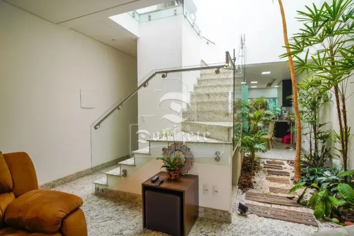 Sobrado à Venda na Vila Pinheirinho 3 Suítes, Sendo 1 Master com Conforto e Estilo!