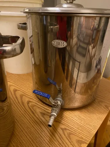 Duas panelas de aço INOX, de 30L cada uma, para cerveja artesanal. 