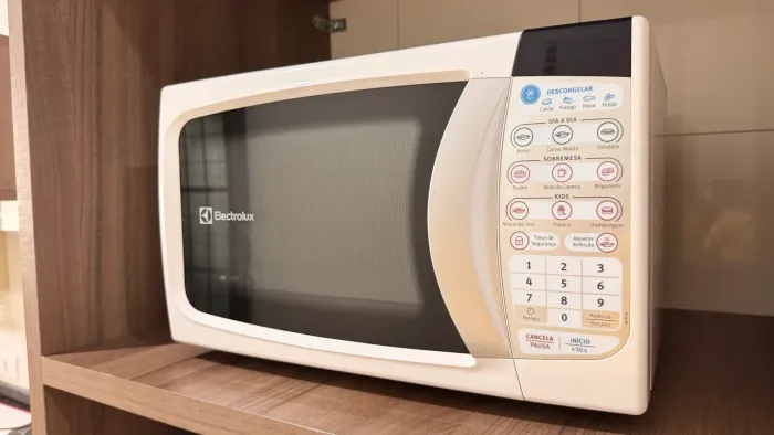 Micro-ondas Electrolux 20L em ótimo estado
