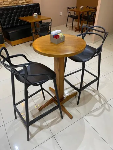 1 MESA BISTRÔ + 2 BANQUETAS ALTAS BISTRÔ