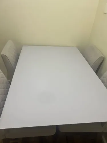Mesa de jantar com 4 cadeiras