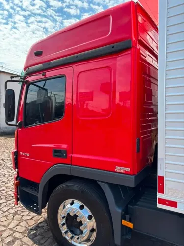 M.Benz Atego 2430 6x2 14/14 Bau Furgao R$ 390.000,00 avista