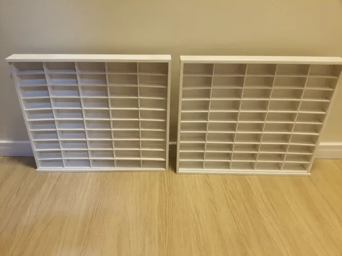 Expositor para 100 miniaturas com acrílico 