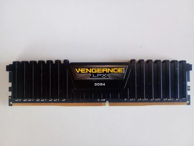 Memória DDR4 4GB Corsair Vegeance
