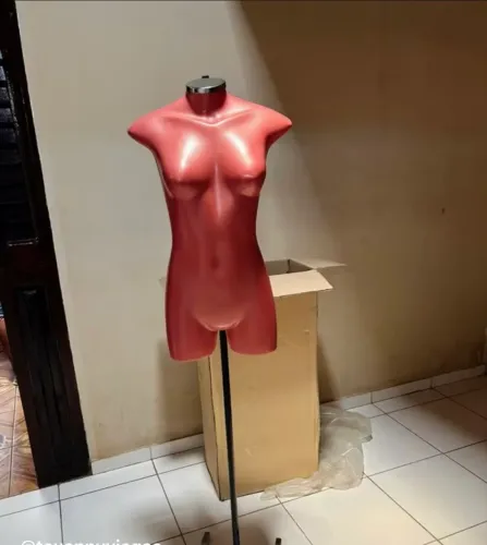Manequim de loja feminino