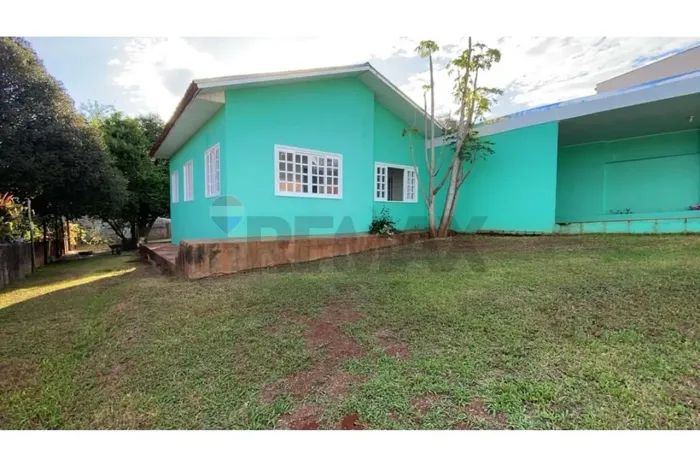 CASA COM 04 QUARTOS DISPONÍVEL PARA LOCAÇÃO NO CENTRO - TOLEDO/PR