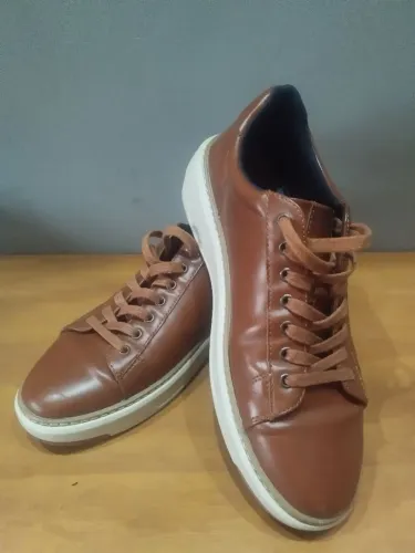 Tênis Tommy Hilfiger Original em couro pouquíssimo uso número 49BR/9US