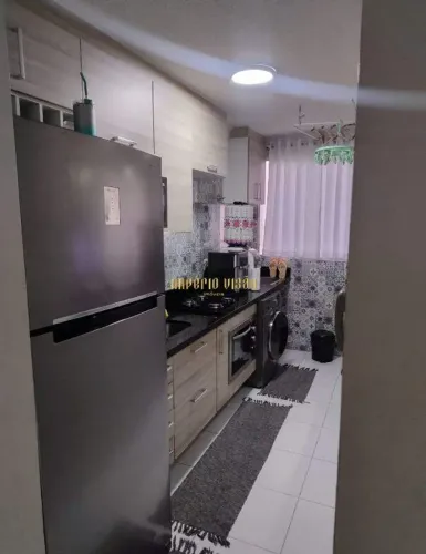 Apartamento á Venda de 2 Dormitórios no Condomínio Selletto no Bairro Parque Santa Rosa em