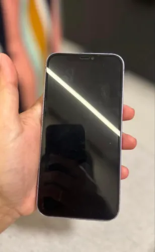 Vendo iPhone 12 lilás