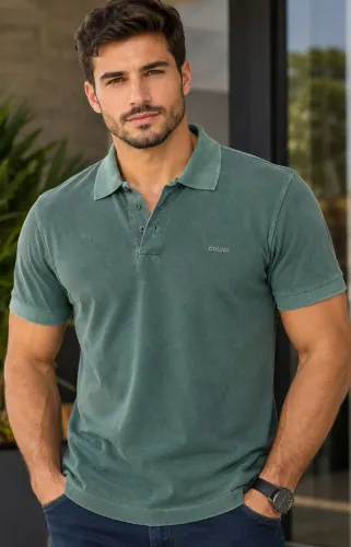 Blusa Polo da Colcci Verde tamanho M, bonita, original, bem confortável, tecido macio.