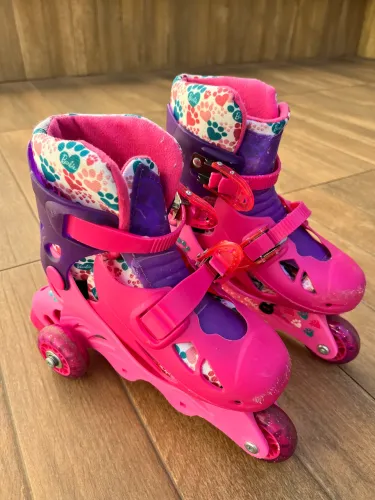 Patins Barbie Fun 2 em 1 (Ajustável) + Kit Proteção Completo