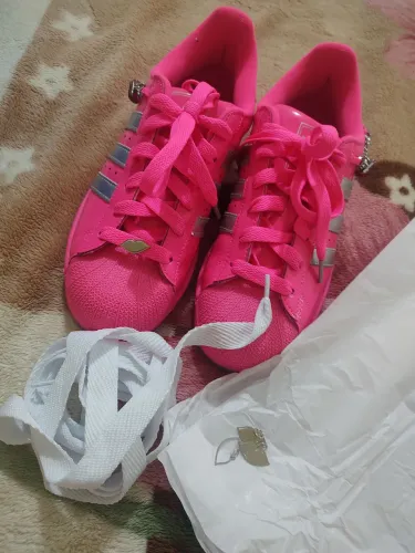 Tênis Adidas boca rosa 