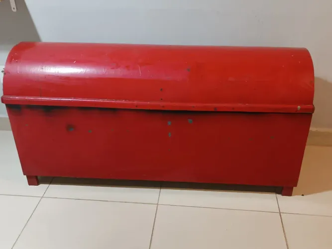 Vendo esse baú de madeira.