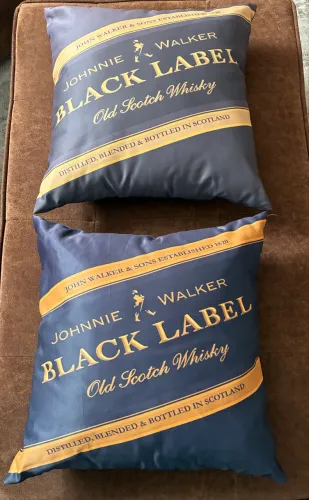 Almofadas temáticas de whisky para bar 
