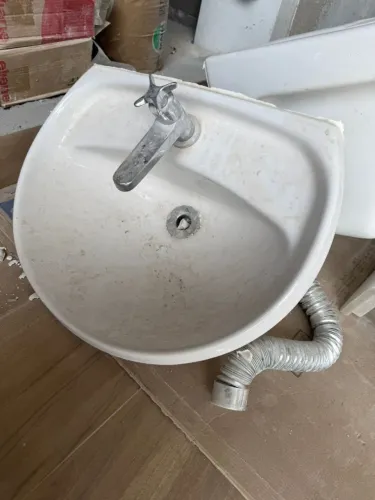 Lavatório DECA Linha Izy + Torneira DECA Linha Flex