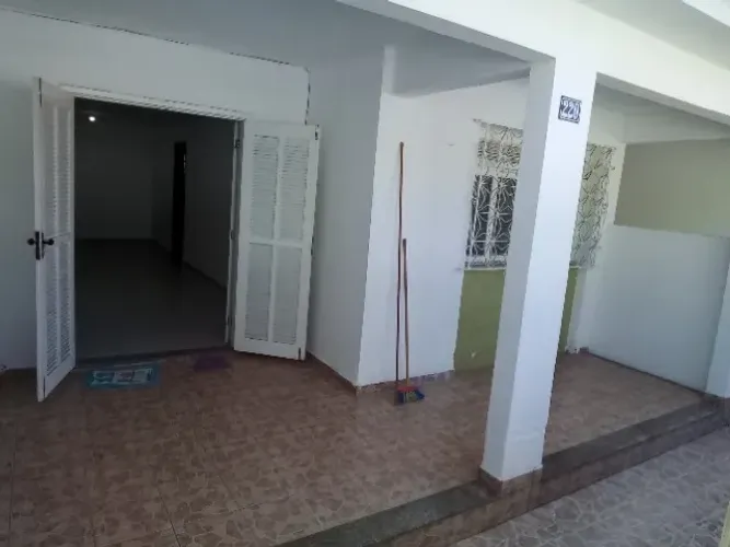 Excelente casa em rua residencial em Bangu.