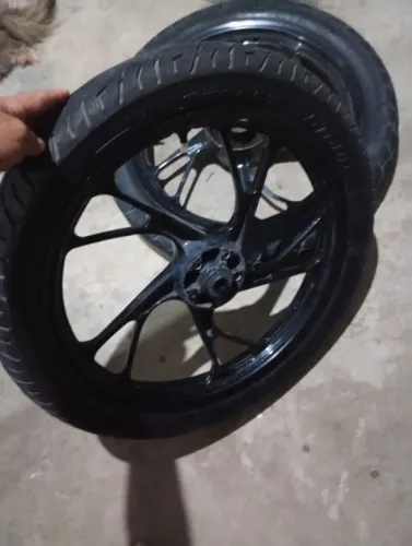 Vendo esse jogo de aro da Titan 160 vai com os pneus