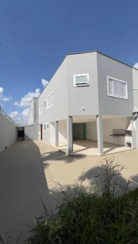 Casa a venda de frente ao Shopping de Varginha