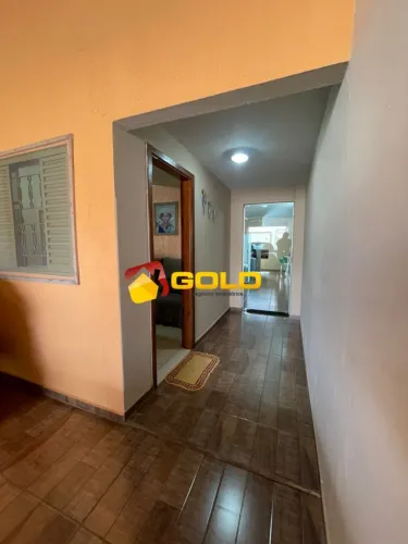 Casa para Venda em Uberlândia, Granada, 4 dormitórios, 1 suíte, 3 banheiros, 2 vagas