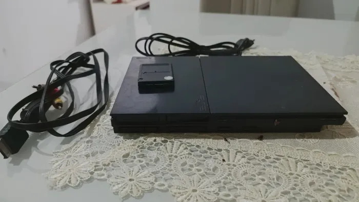 Vendo PS2 em bom estado (vai sem os controles e sem pendrive)