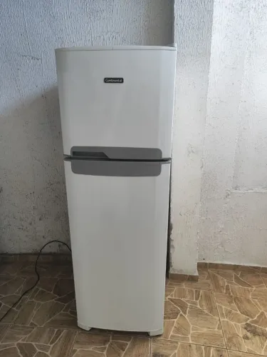Geladeira frost free semi-nova sete meses de uso faço frete grátis parcelo no cartão