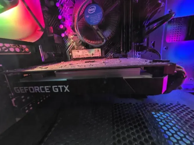 Placa NVIDIA GeForce GTX 1650 (4 GB)