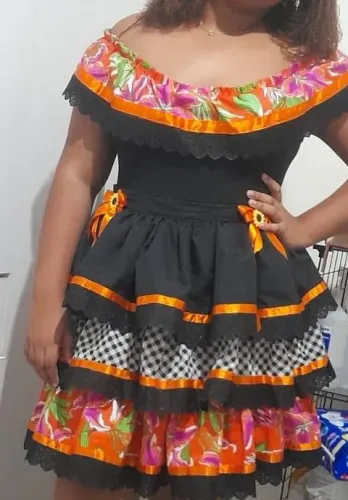Saia e body de festa junina 