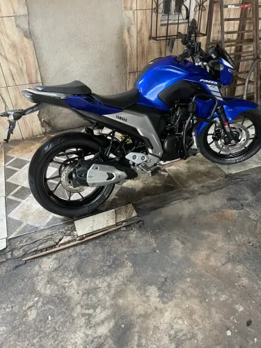 VENDO YAMAHA FAZER 2023 - MUITO BEM CUIDADA