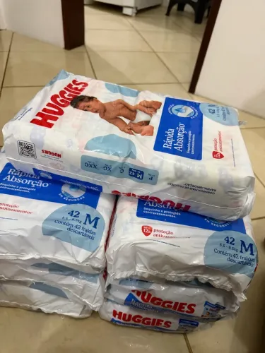 Fraldas Huggies tamanho - M 7 pacotes