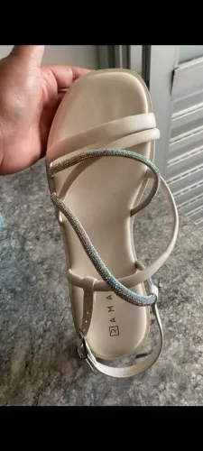 Sandália Ramarim 37 usada 1 vez está nova 