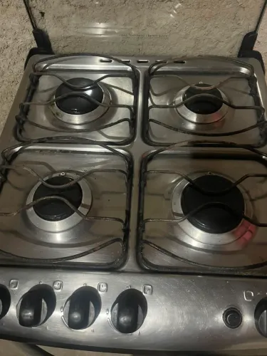 Vendo fogão 4 bocas semi novo! 