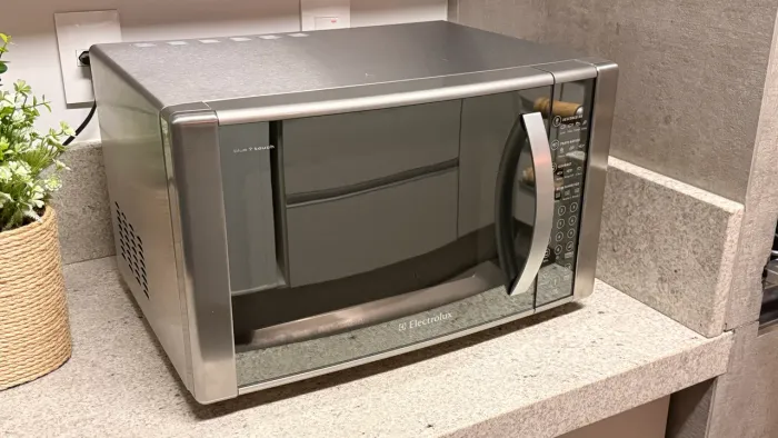 Microondas Inox Electrolux com Grill 31 Litros