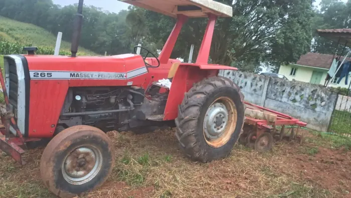 Trator Massei Ferguson 265 