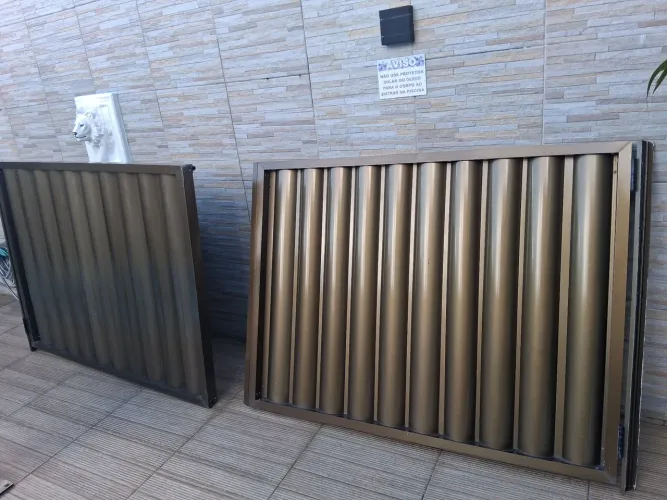 Portão de alumínio pouco uso é só instalar completo 