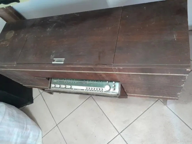 Vitrola antiga Philips ( precisa ligar os fios)