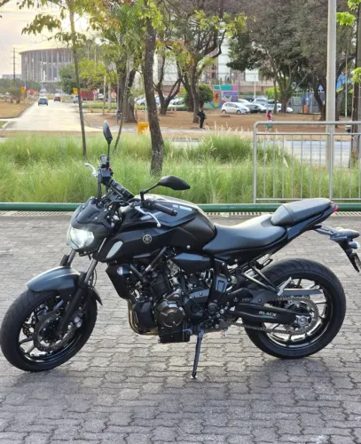 MT-07 Yamaha preta 